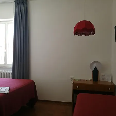 Piccola Firenze 호텔 *