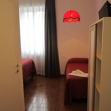 Piccola Firenze מלון *